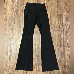 Lululemon flared yoga pants, size 6, high waisted, black, PERFECT CONDITION